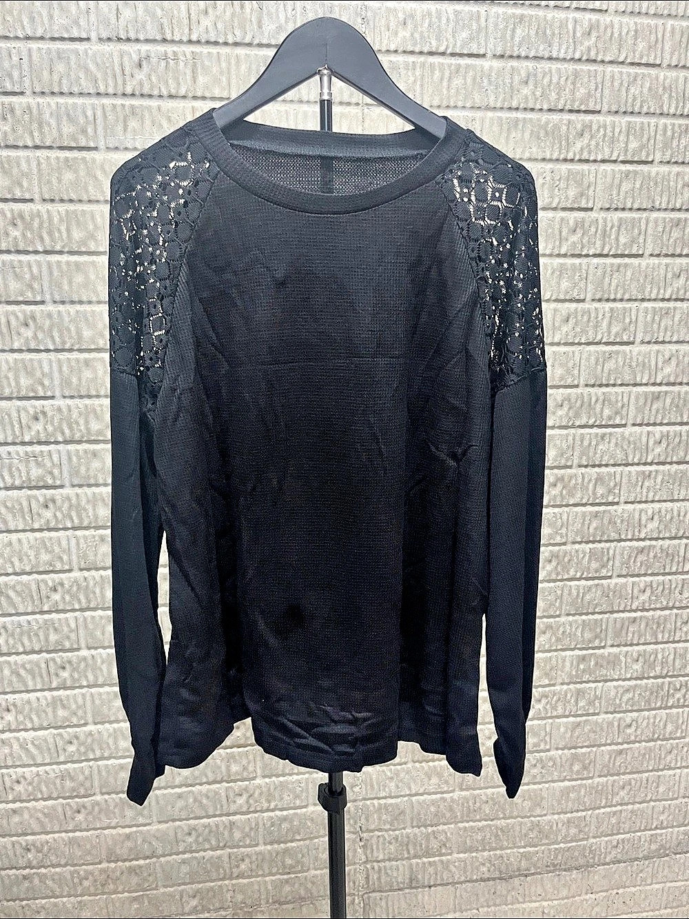 Long Sleeve Lace Sleeve Top in Black Size XL Like New